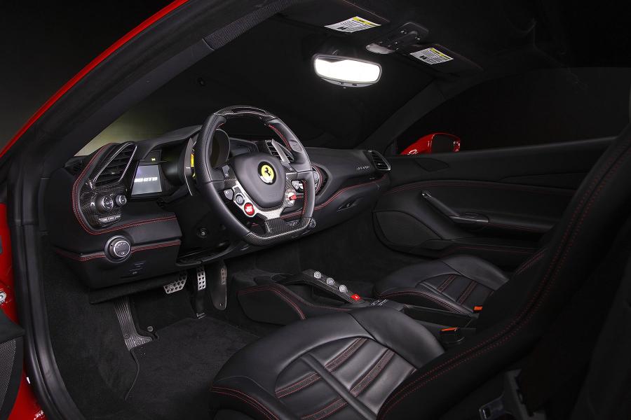 Интерьер Ferrari 488 GTB 2015 года  (NA) (фото 6 из 42)